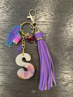 S Feather Pastel