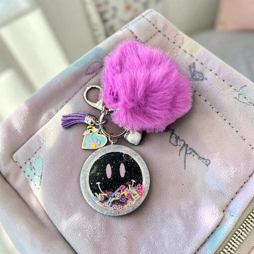 Smiley Face Resin Shaker 1 Bag Charm